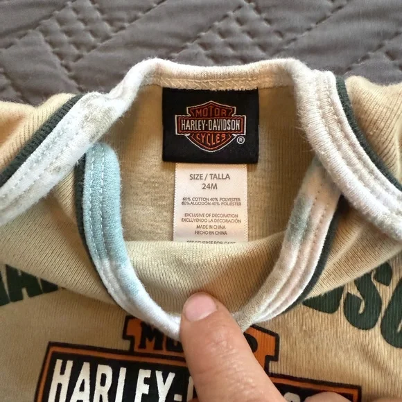 Harley-Davidson Tan Baby Onsie and Bib Set - Picture 5 of 7